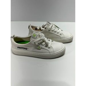 Cariuma Pantone Snow White Canvas